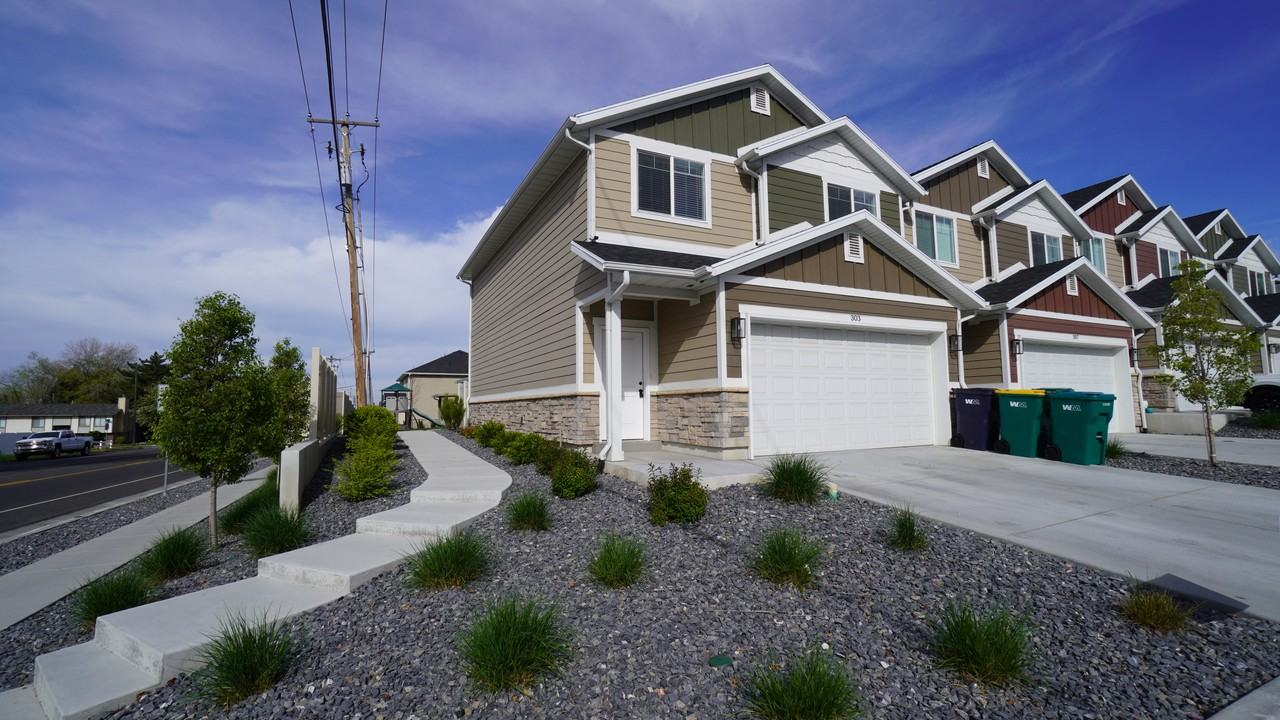 303 N Canterbury Way - Photo 2 of 23