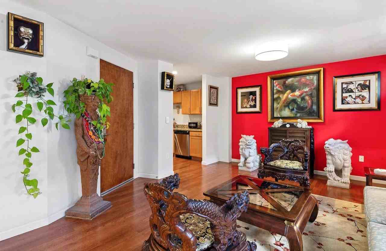 81 Frank Norris St - Photo 6 of 10