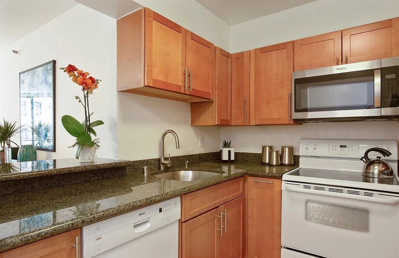 900 Bush St - Photo 6 of 14