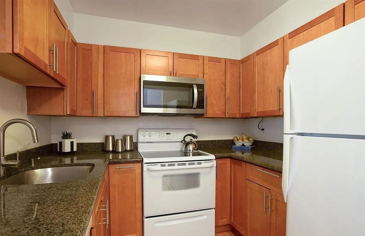 900 Bush St - Photo 7 of 14