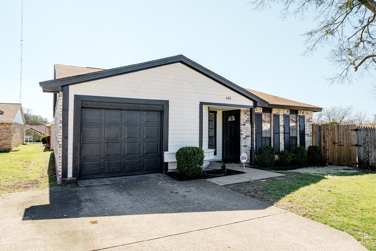 403 Jones St - Photo 2 of 29