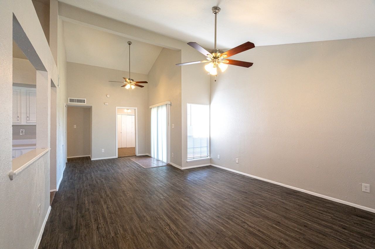 403 Jones St - Photo 4 of 29