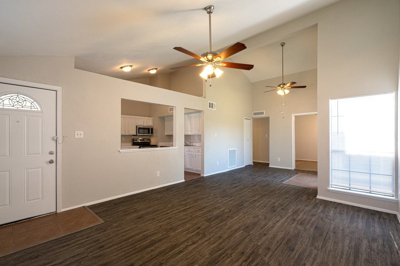 403 Jones St - Photo 5 of 29