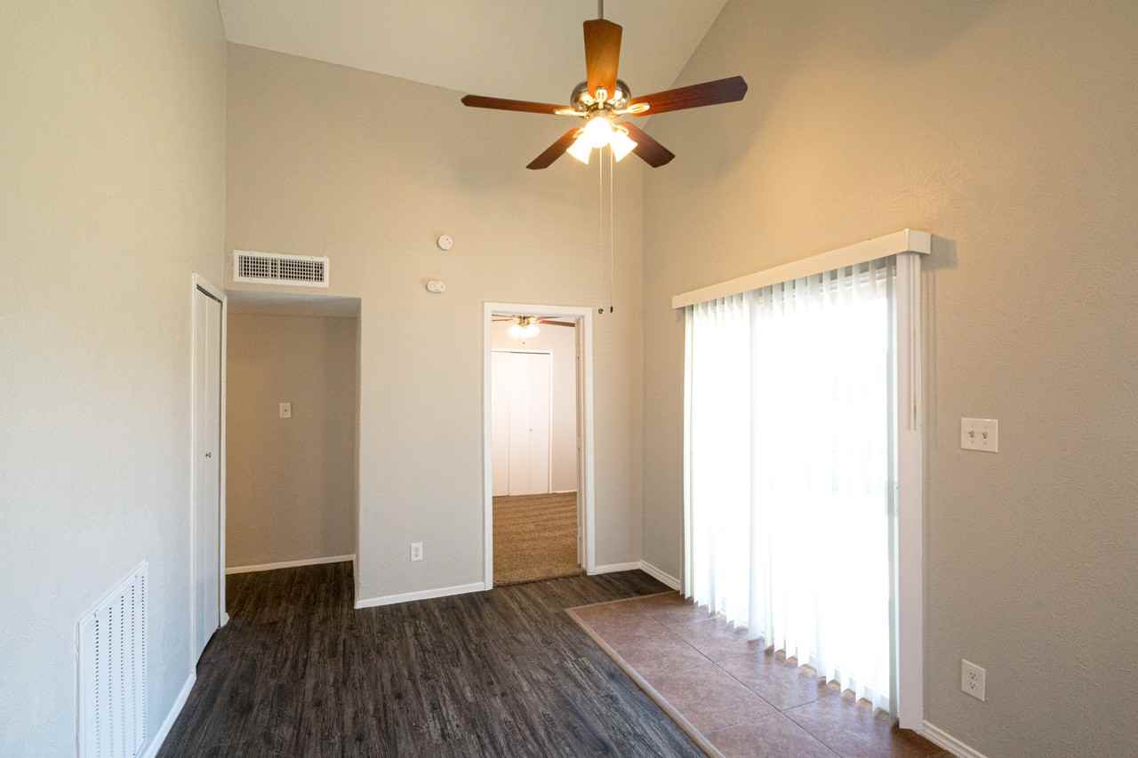 403 Jones St - Photo 7 of 29