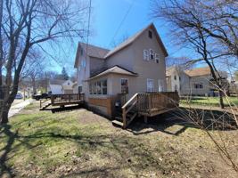 featured image of 824 Lyon St Ne