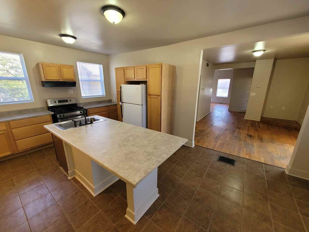 824 Lyon St Ne - Photo 3 of 23