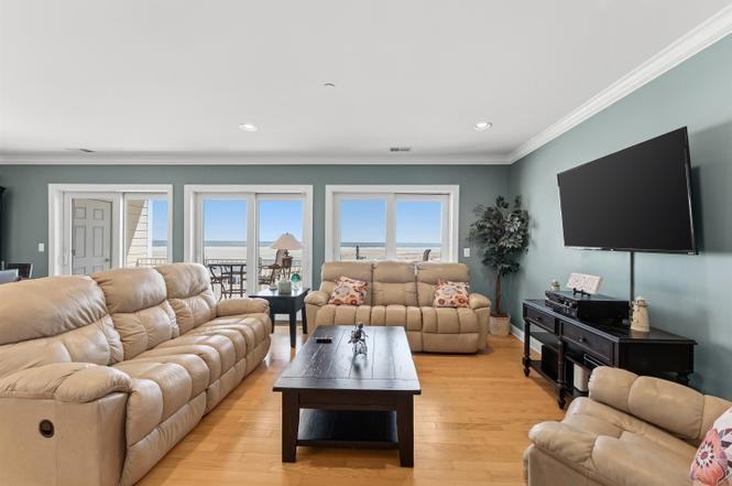 101 W Spruce Ave - Photo 2 of 12