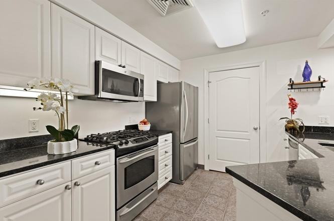 540 Cranbury Rd - Photo 2 of 10