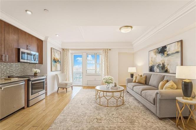 390 Ocean Ave - Photo 2 of 10