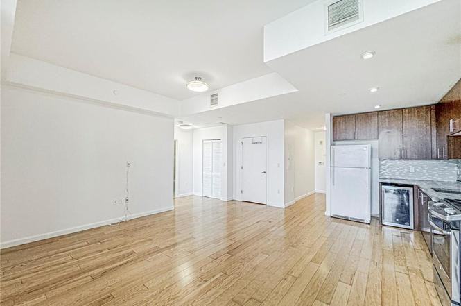 390 Ocean Ave - Photo 4 of 10