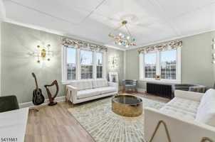 featured image of 133 Summit Ave