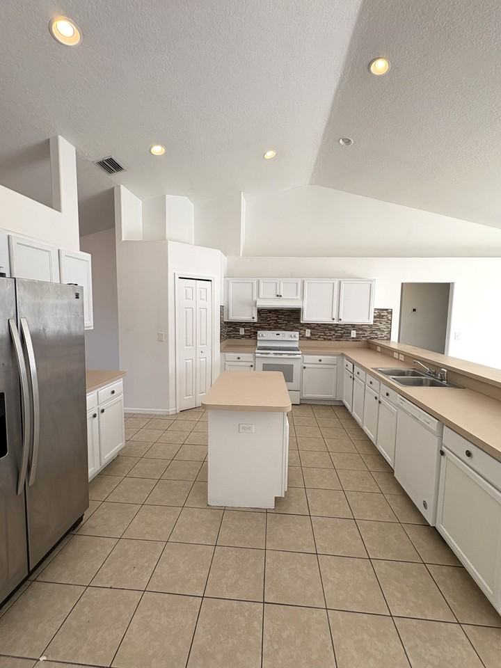 6881 Sw 128th Street Rd - Photo 7 of 24