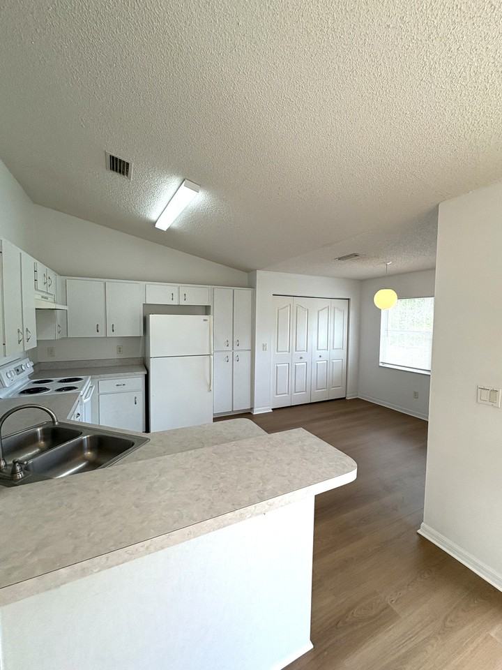 3897 Sw 139th Street Rd - Photo 5 of 18