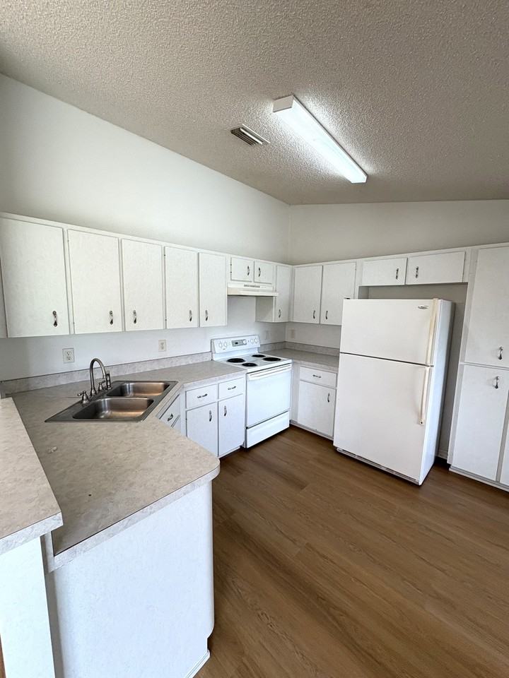 3897 Sw 139th Street Rd - Photo 6 of 18