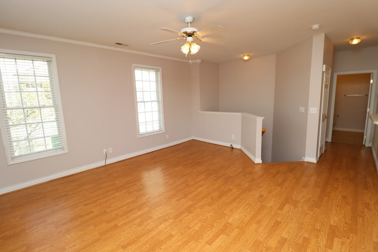 2121 Kudrow Ln - Photo 2 of 29