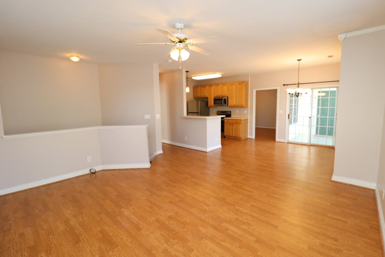 2121 Kudrow Ln - Photo 3 of 29