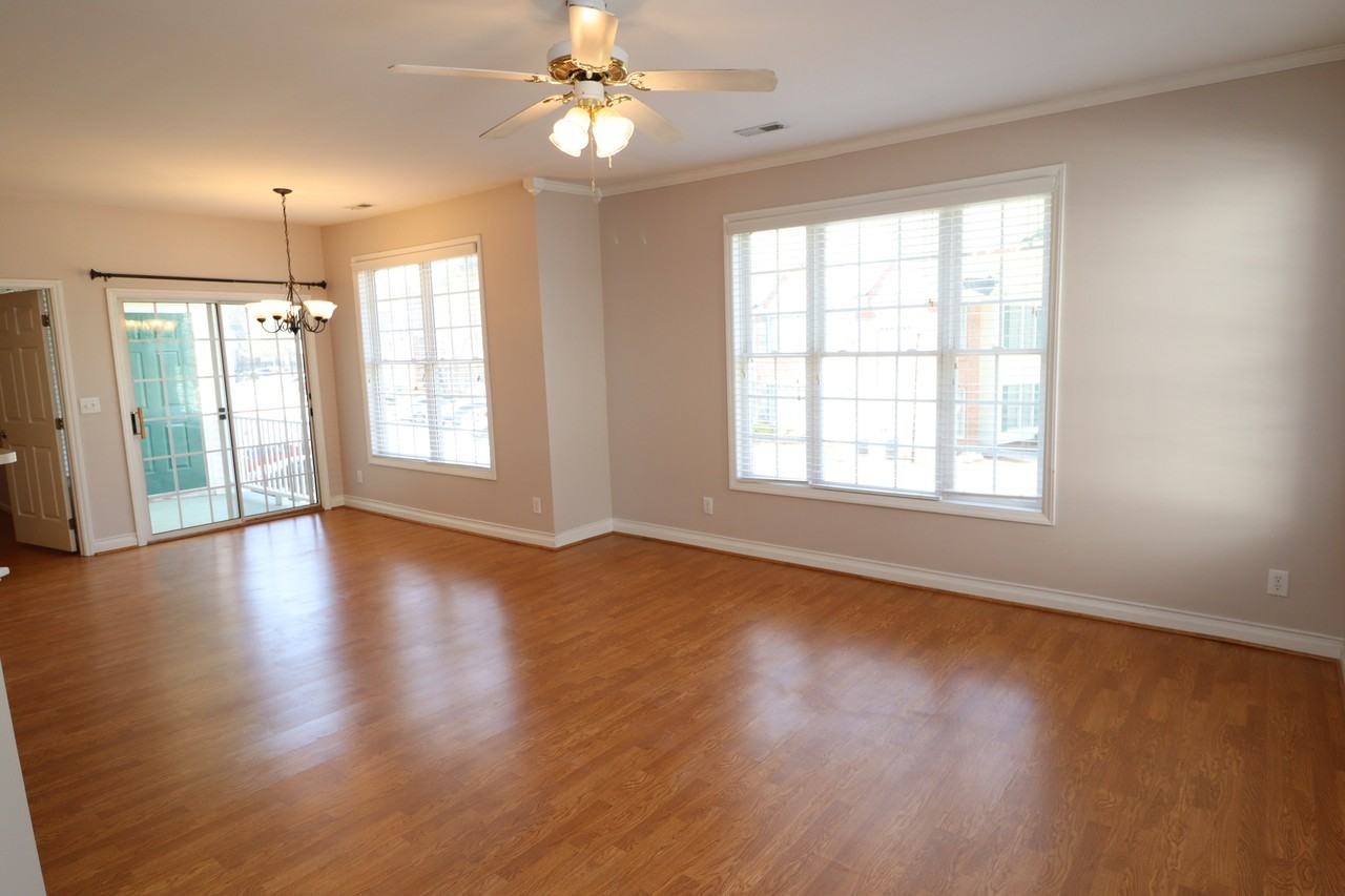 2121 Kudrow Ln - Photo 5 of 29