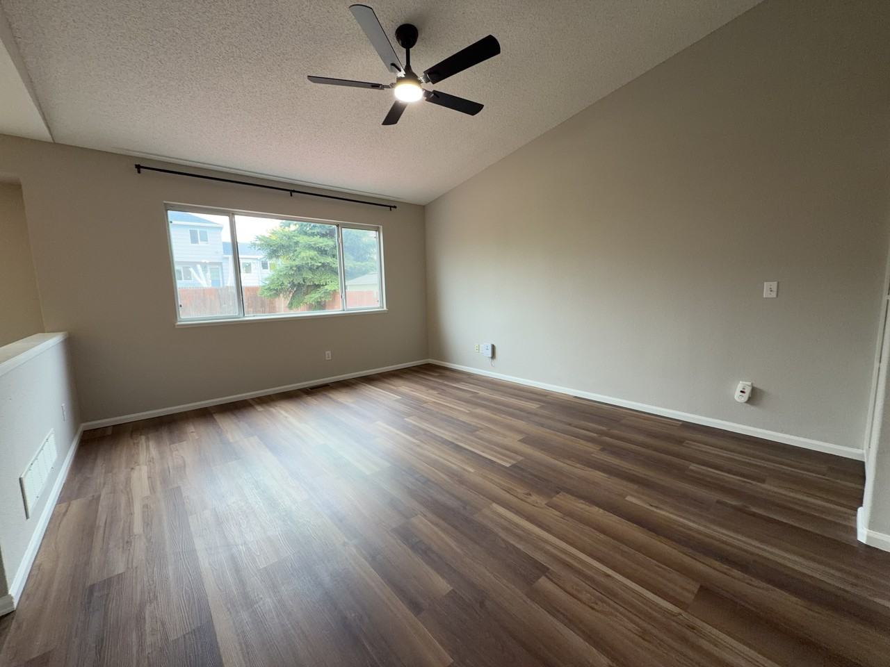 5921 Fossil Dr - Photo 4 of 18