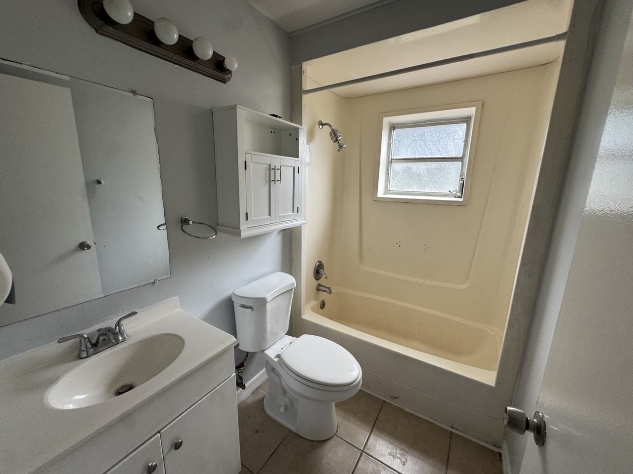 2349 Essex Ave - Photo 3 of 14