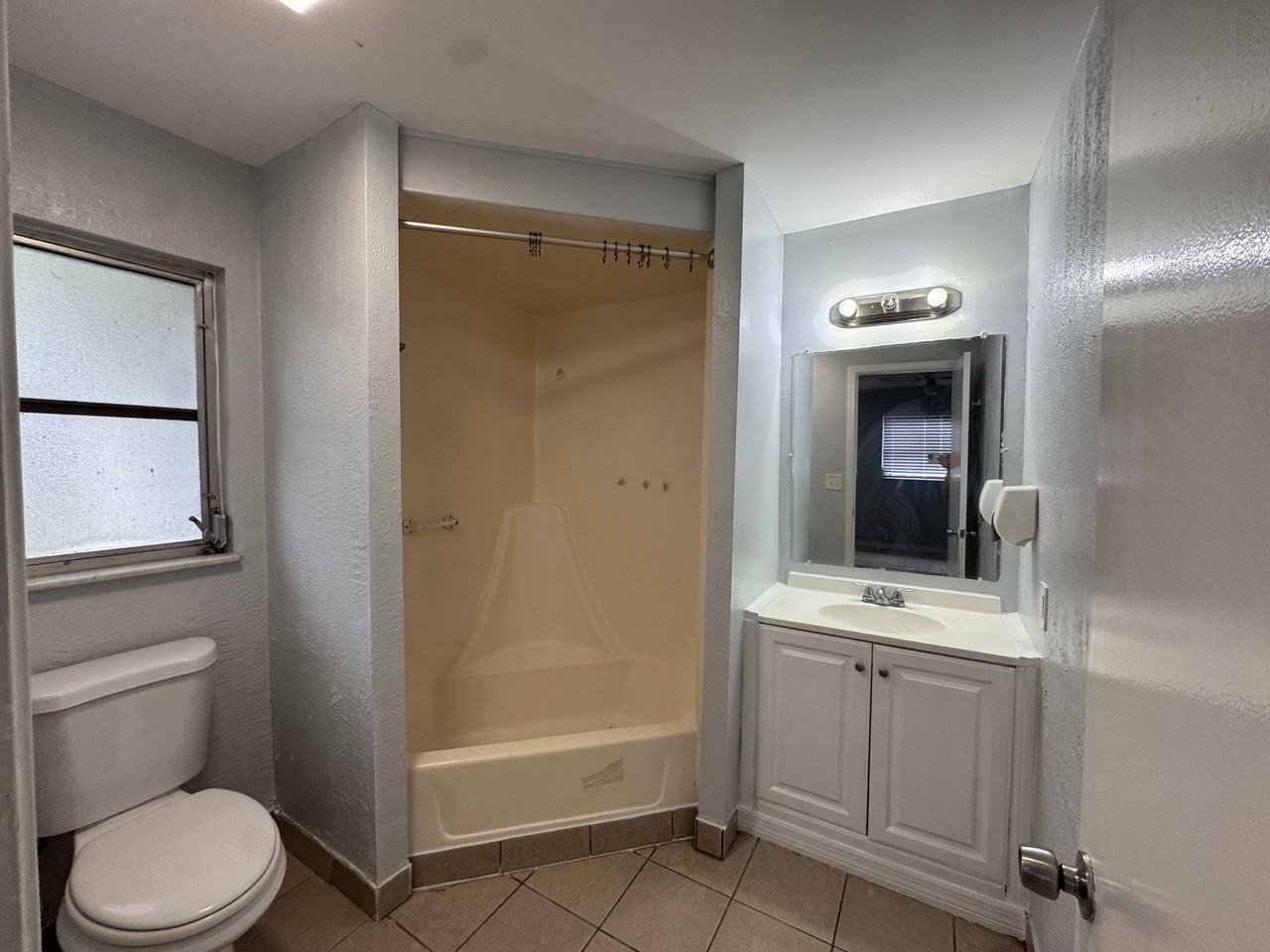 2349 Essex Ave - Photo 4 of 14