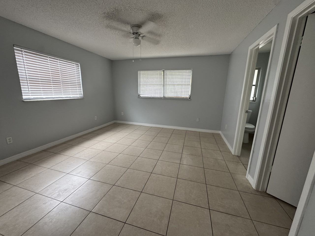 2349 Essex Ave - Photo 5 of 14