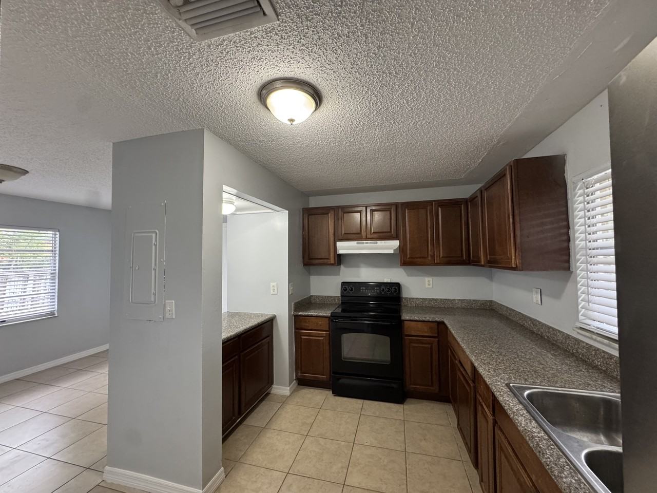 2349 Essex Ave - Photo 7 of 14