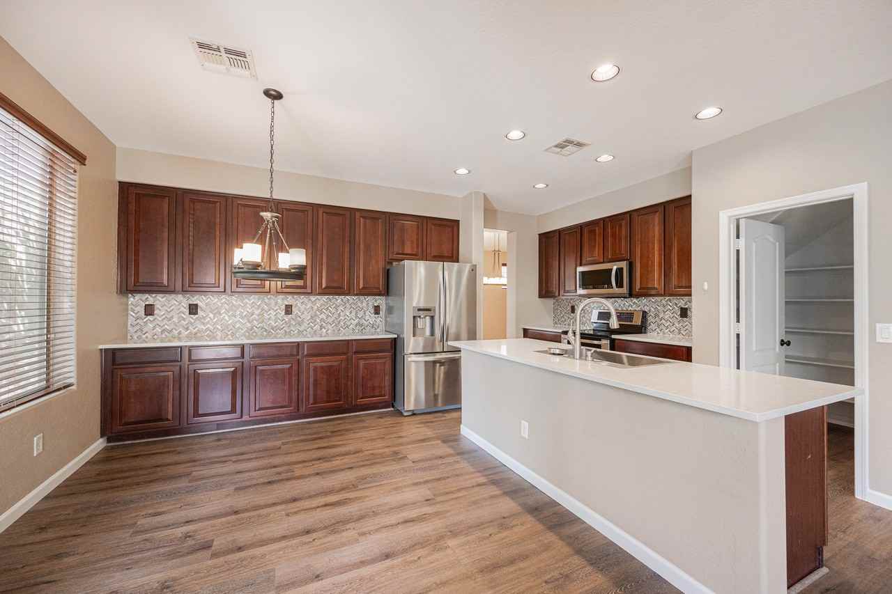 6539 W Jomax Rd - Photo 6 of 38