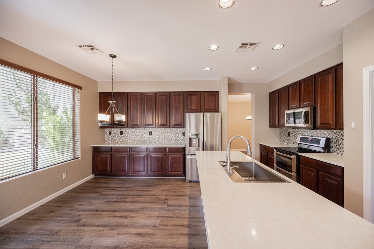 6539 W Jomax Rd - Photo 7 of 38