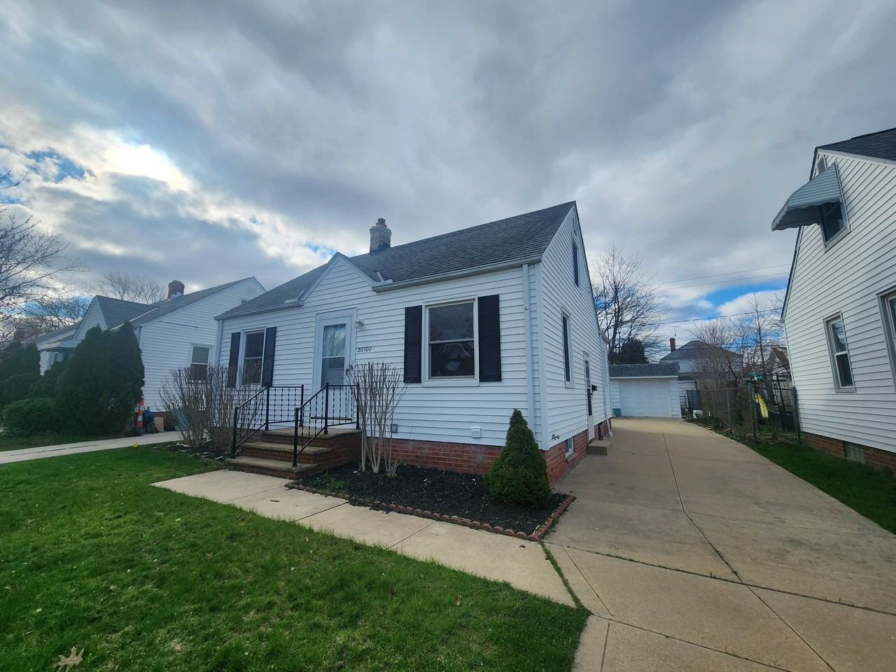 20500 Morris Ave - Photo 2 of 13