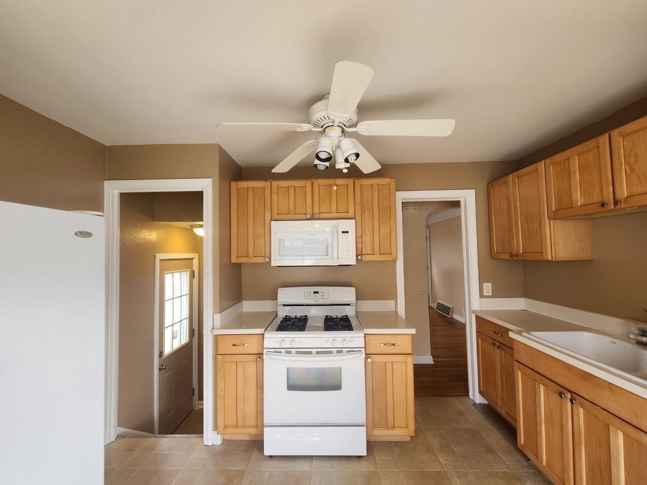 20500 Morris Ave - Photo 4 of 13