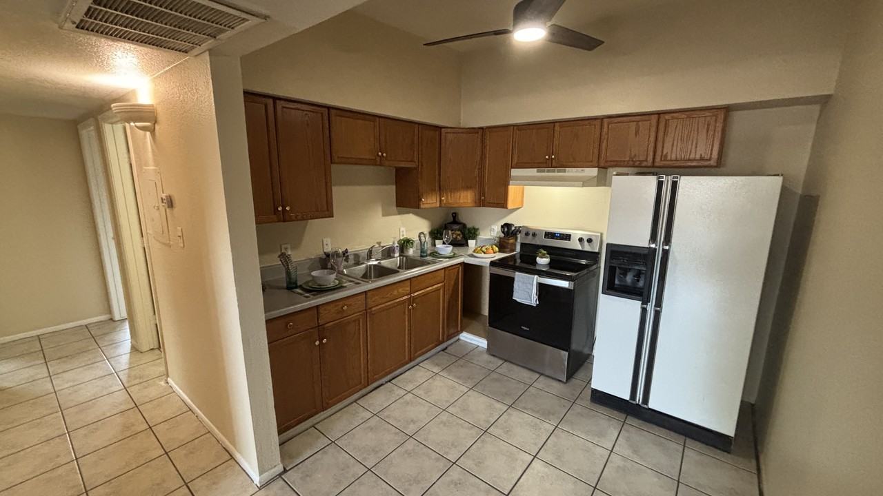 1301 W 3Rd St - Photo 5 of 18
