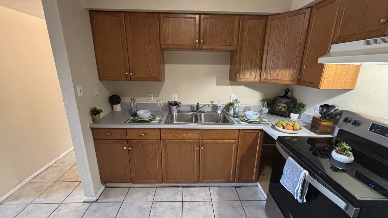 1301 W 3Rd St - Photo 6 of 18