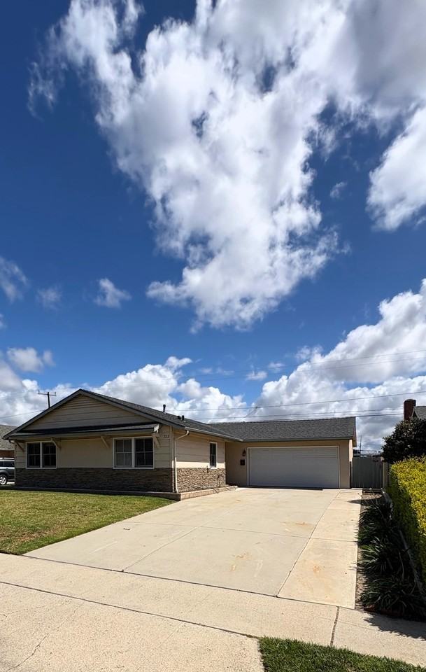 332 S Brookshire Ave - Photo 3 of 31