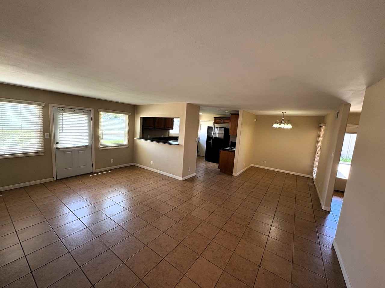 332 S Brookshire Ave - Photo 4 of 31