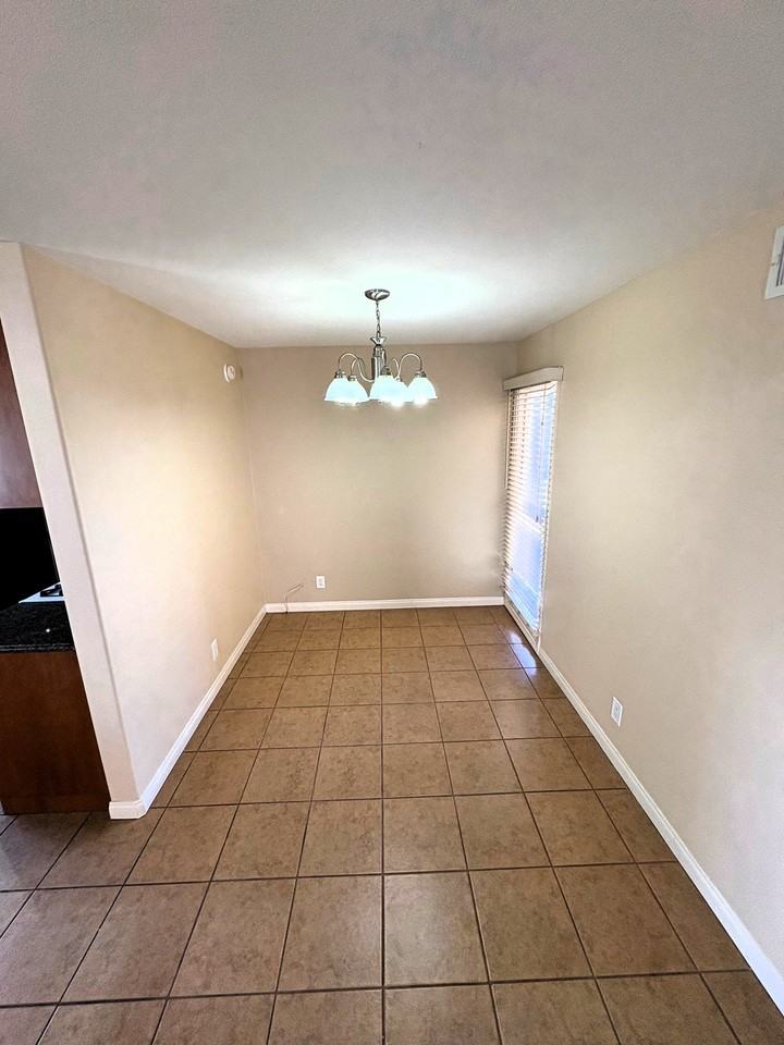 332 S Brookshire Ave - Photo 7 of 31