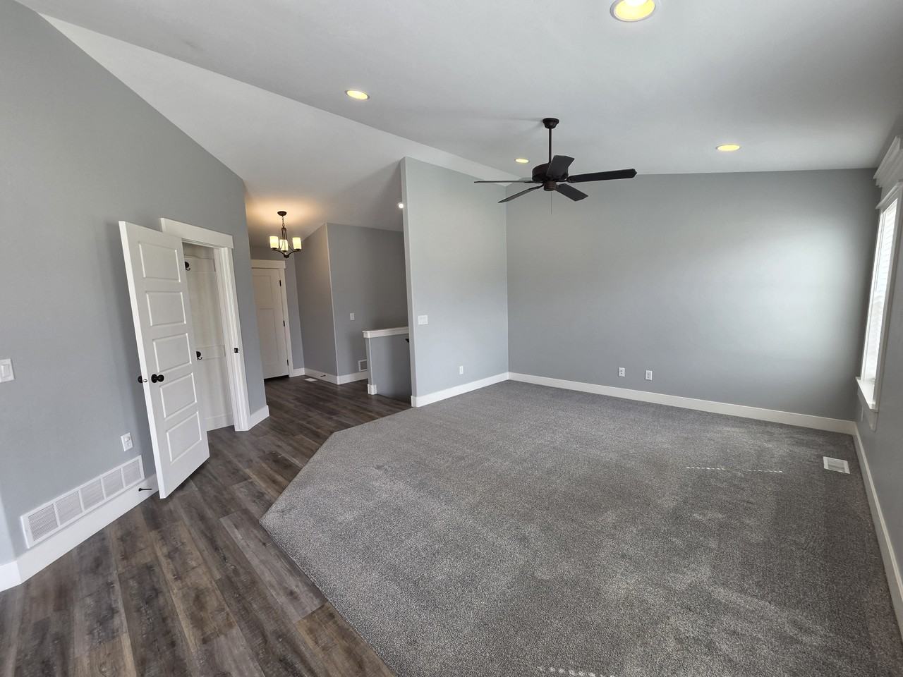 3992 Inglewood Dr - Photo 4 of 20