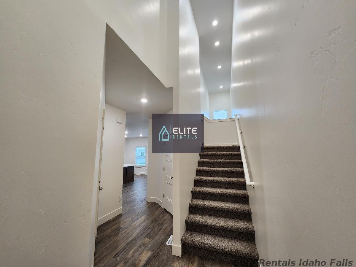 3027 Kalani Ct - Photo 3 of 20