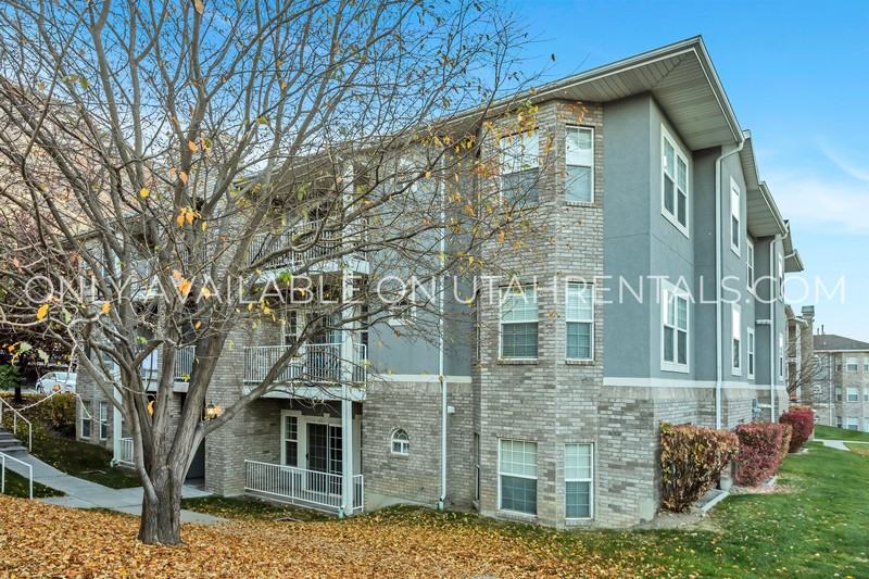 421 Belmont Pl #SM - Photo 2 of 15