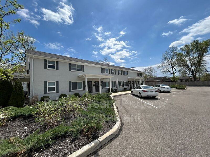 92 W Franklin St #2 - Photo 2 of 12