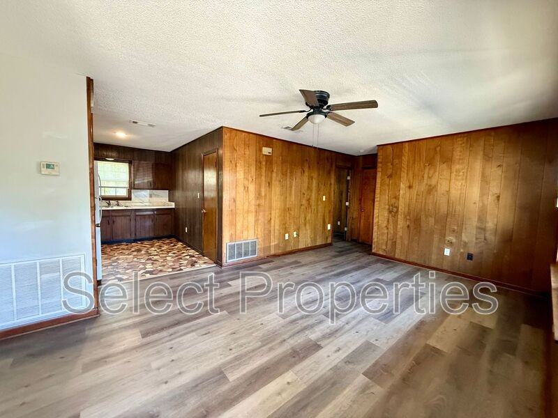 819 W Matthews Ave #4 - Photo 2 of 6