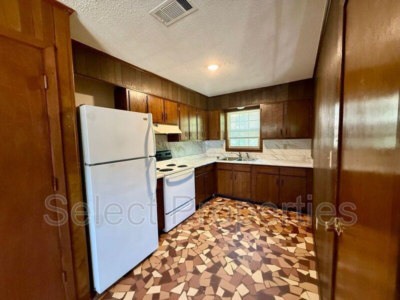 819 W Matthews Ave #4 - Photo 3 of 6