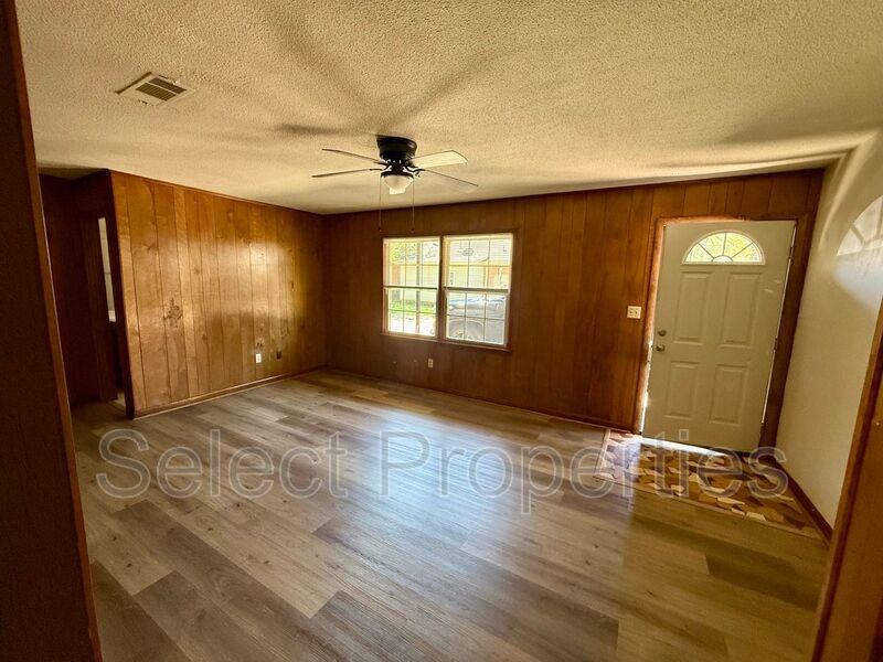 819 W Matthews Ave #4 - Photo 4 of 6