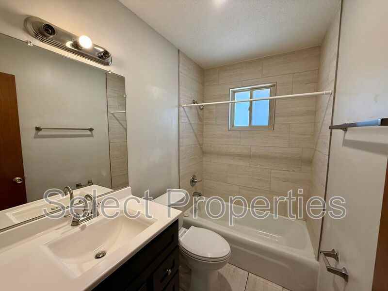 819 W Matthews Ave #4 - Photo 5 of 6