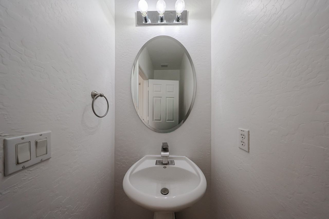 1295 E Leaf Rd - Photo 7 of 45