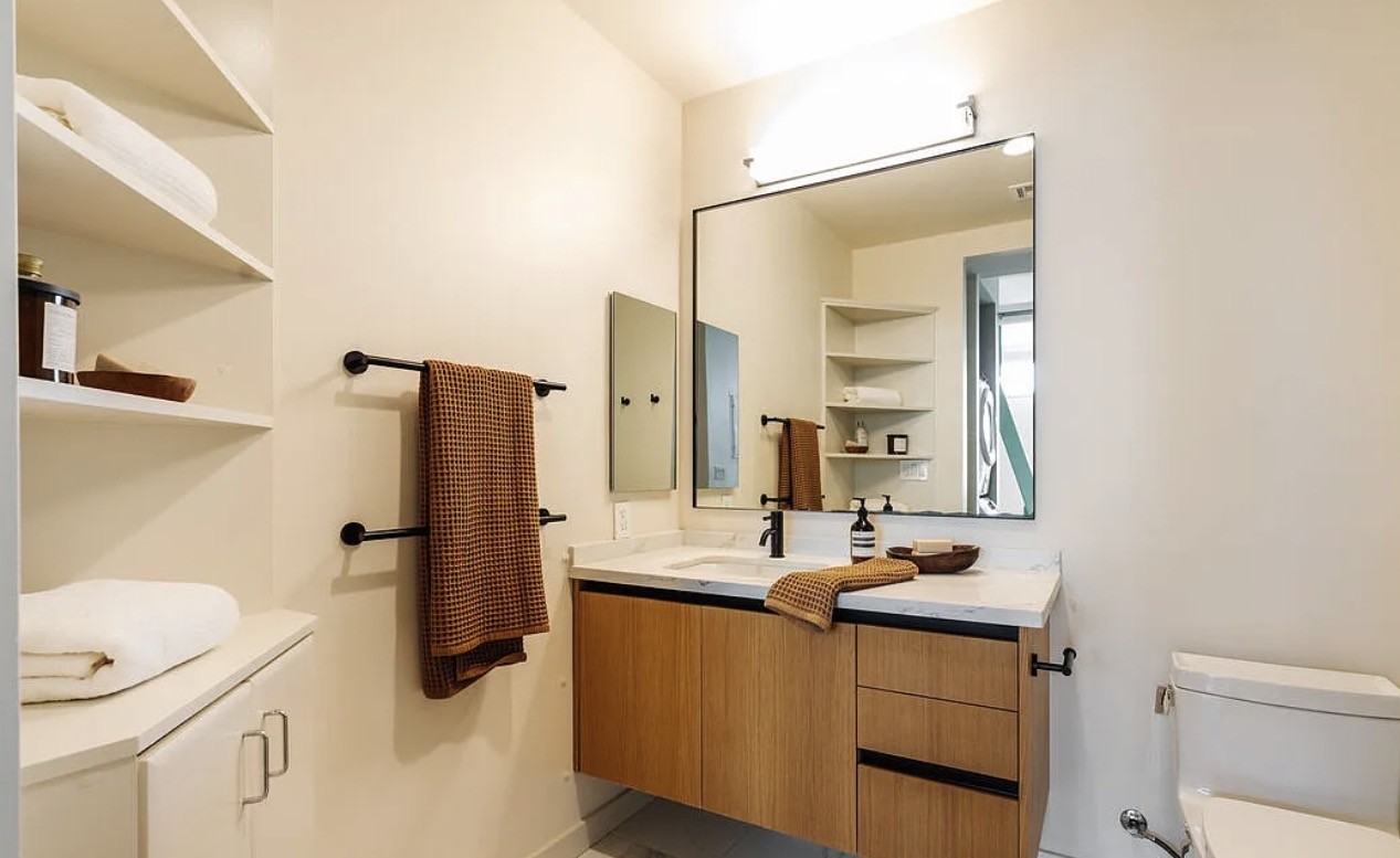 1912 Broadway #207 - Photo 7 of 9