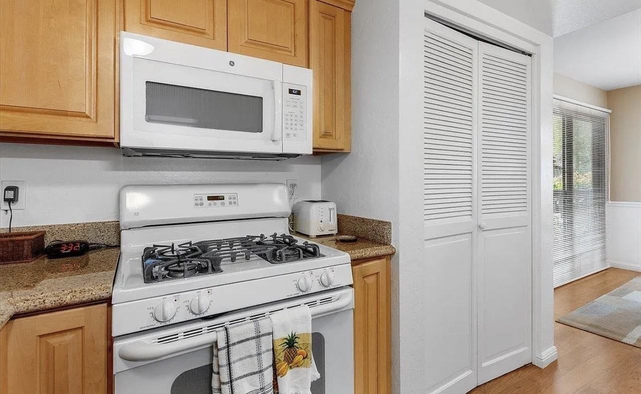 19100 Crest Ave #15 - Photo 5 of 9