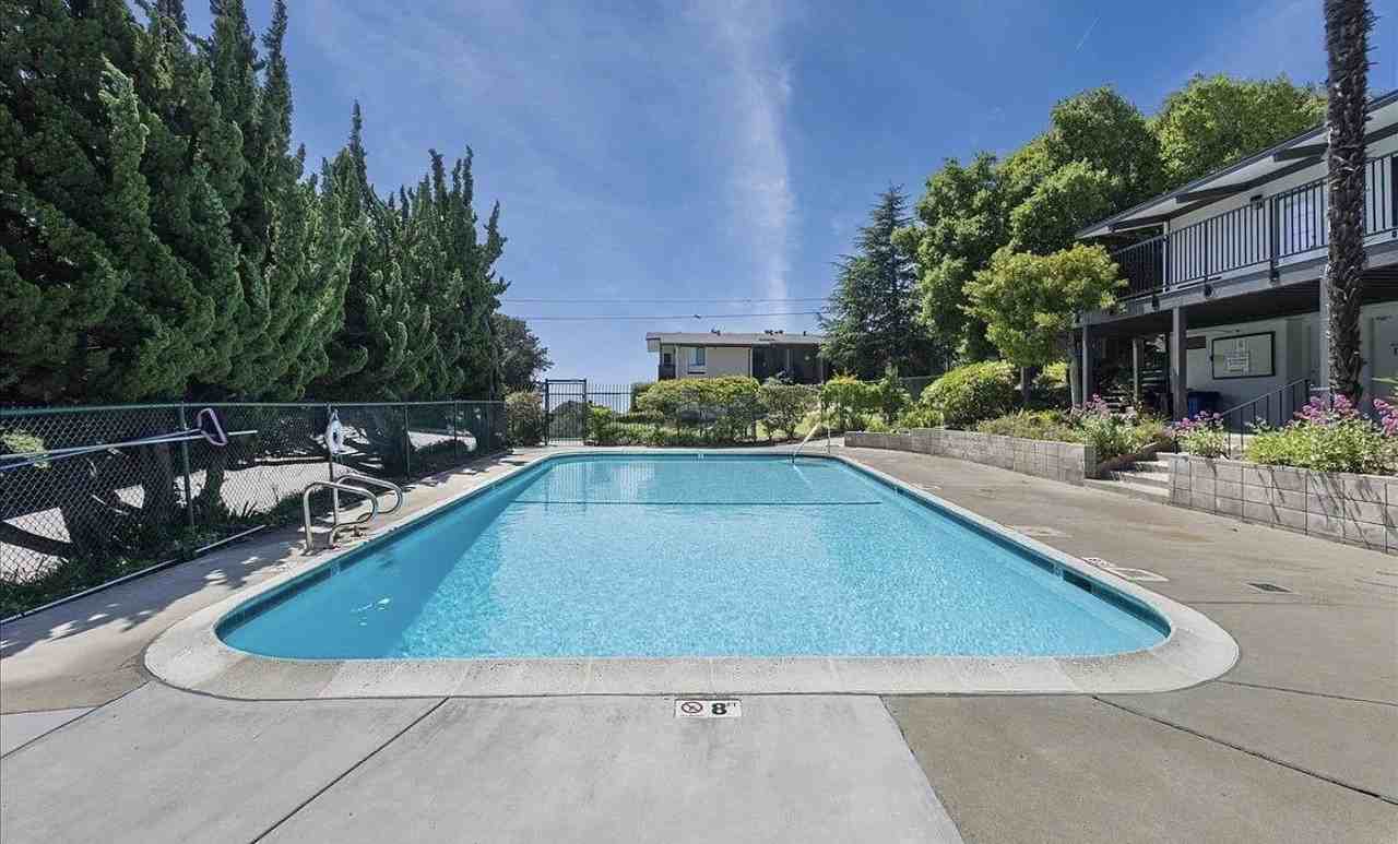 19100 Crest Ave #15 - Photo 7 of 9