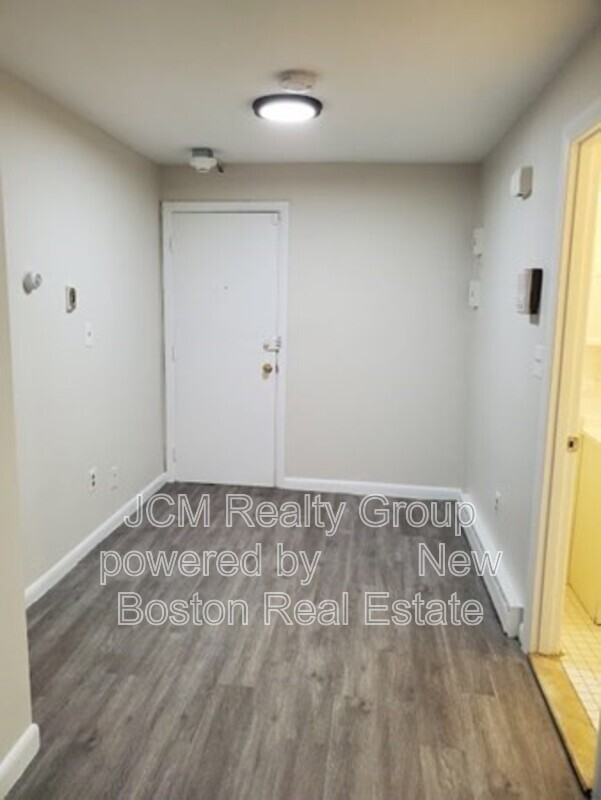 580 Cummins Hwy #4 - Photo 3 of 9