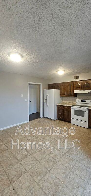 11418 E 71st St - Photo 7 of 31