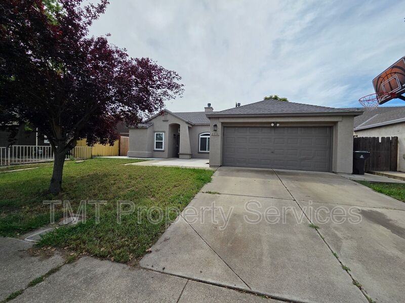 2234 Wall St - Photo 2 of 50